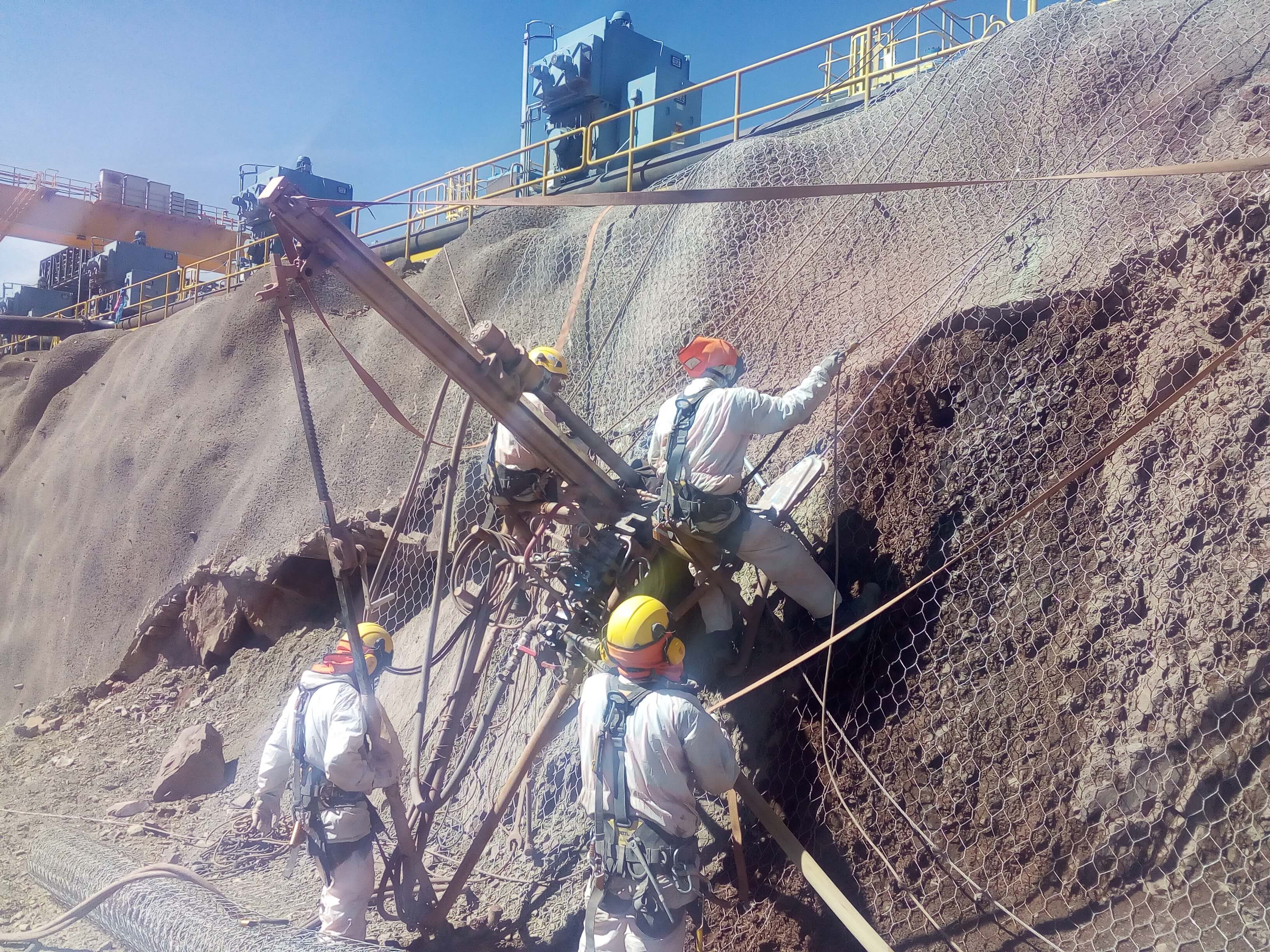 Reforzamiento De Talud Mediante Soil Nailing Y Shotcrete Grupo Desvenil